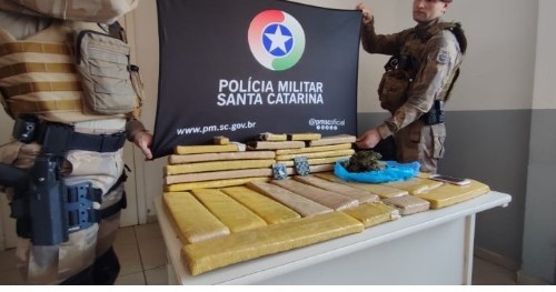 Mulheres são presas com quase 20 kg de maconha em caixa em Chapecó