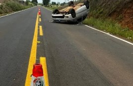 Saída de pista e capotamento deixam dois feridos graves na SC-161