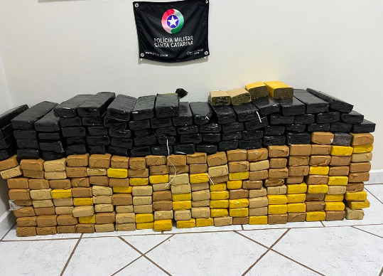 Cerca de 190 kg de maconha são apreendidos