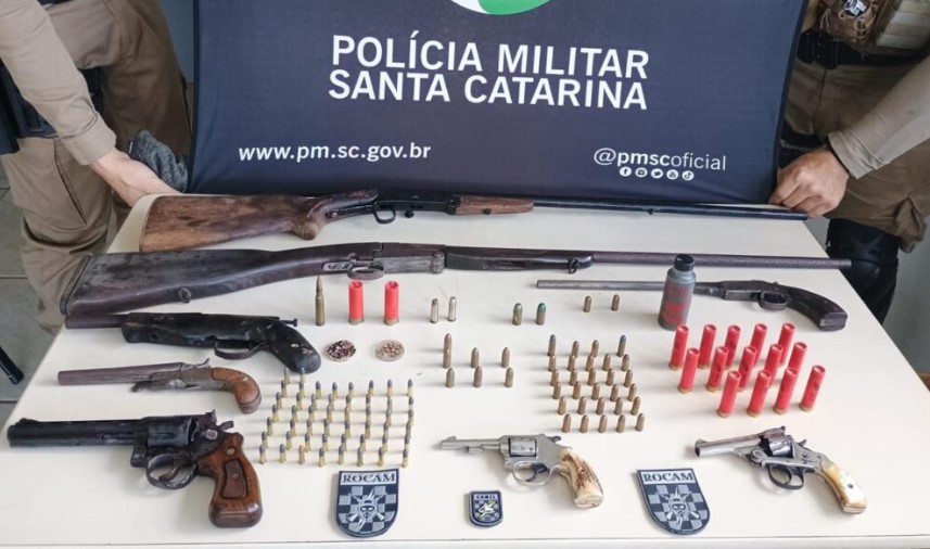 Polícia apreende arsenal em empresa de reciclagem e residência