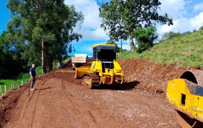 Prefeito acompanha obras de melhorias no acesso à BR-163