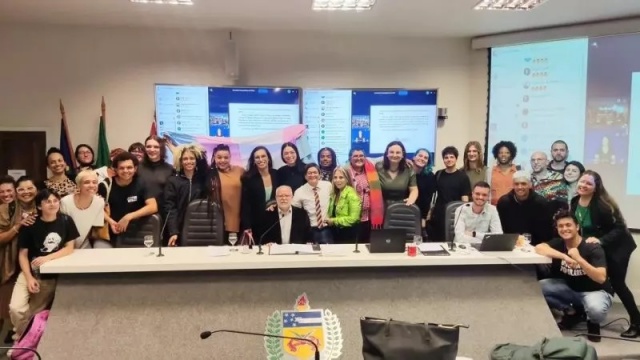 UFSC aprova cotas para pessoas trans e travestis em vestibulares e concursos