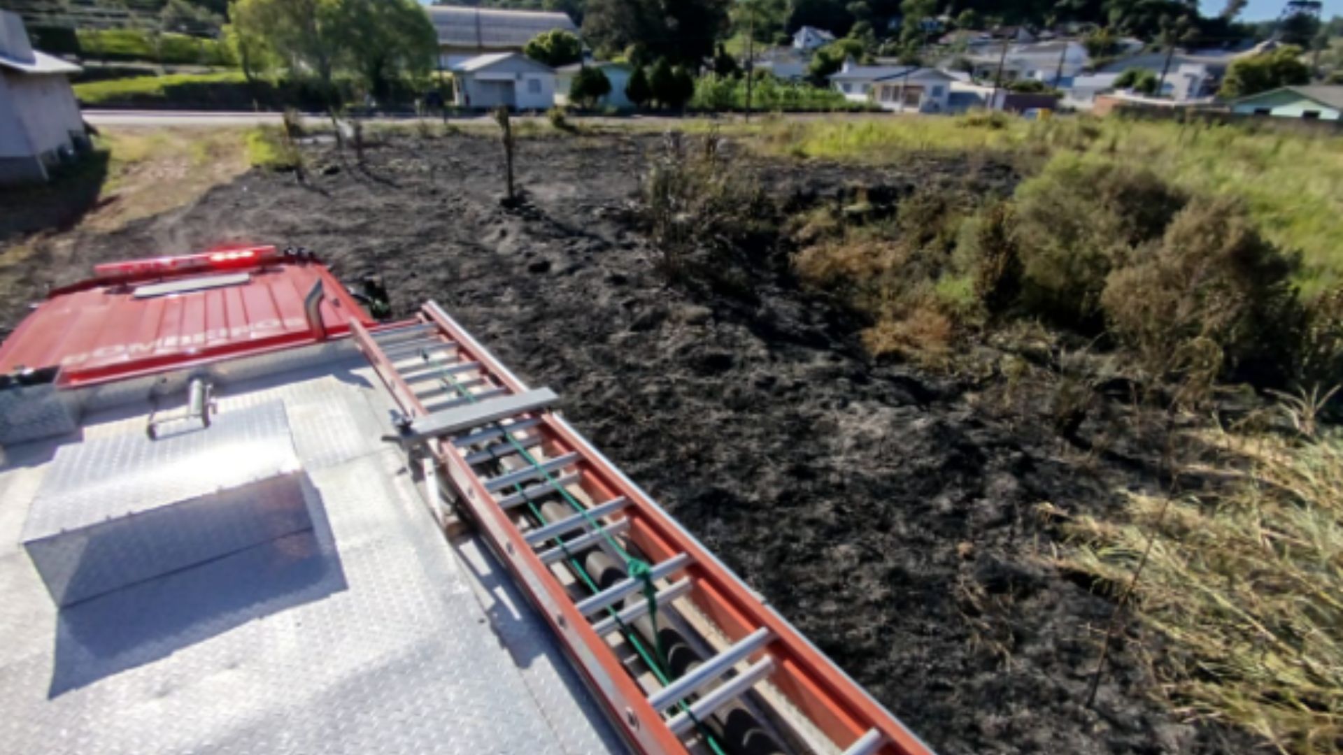 Incêndio afetou área de 4.000m² de vegetação