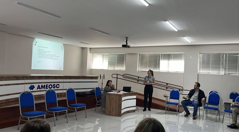 Oncologia do HRTGB destaca ações de melhoria em encontro na Ameosc