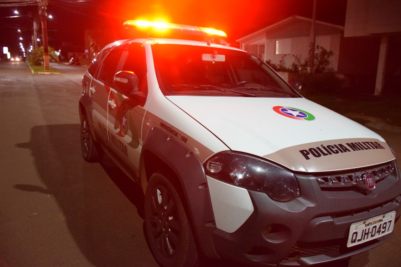 Idoso suspeito de dar socos no rosto da esposa em Chapecó morre na delegacia