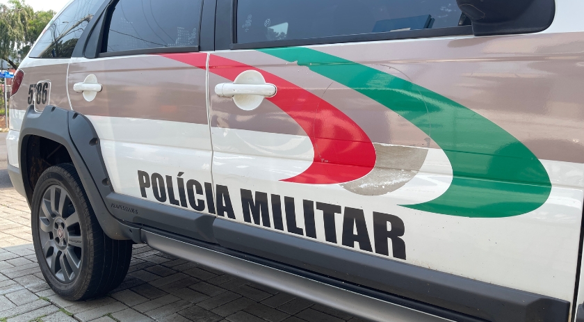 Após pedir um copo de água, mulher furta R$ 280 que estavam na mesa