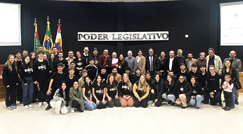 Banda Marcial Cidade das Crianças recebe homenagem na Câmara Municipal