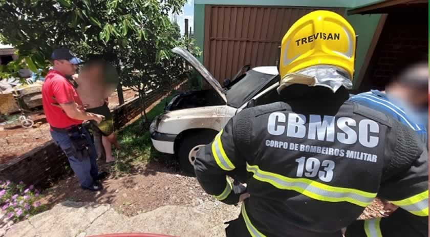 Incêndio em veículo mobiliza equipes do Corpo de Bombeiro