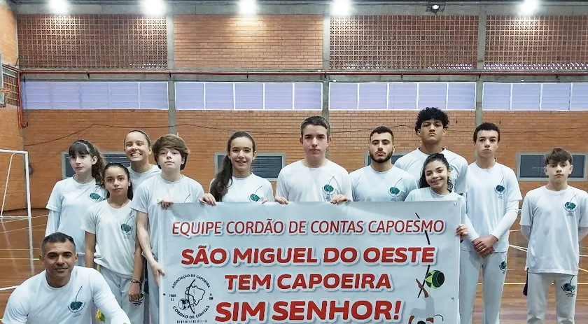 Jovens de São Miguel do Oeste garantem medalhas em campeonato regional de capoeira