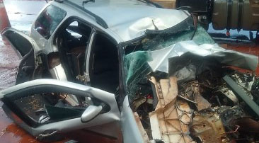 Motorista fica gravemente ferido após colisão frontal