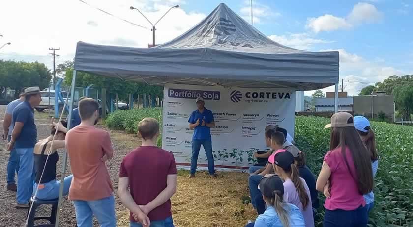 Curso de Agronomia realiza Dia de Campo