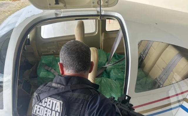 Receita Federal apreende avião com mercadoria milionária em Santa Catarina