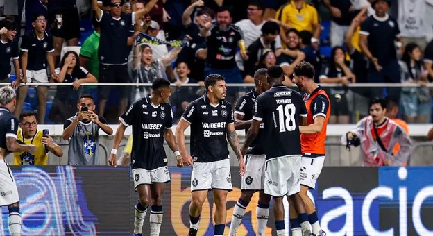 Remo e Vasco empatam pelo Brasileiro em jogo movimentado no Mangueirão