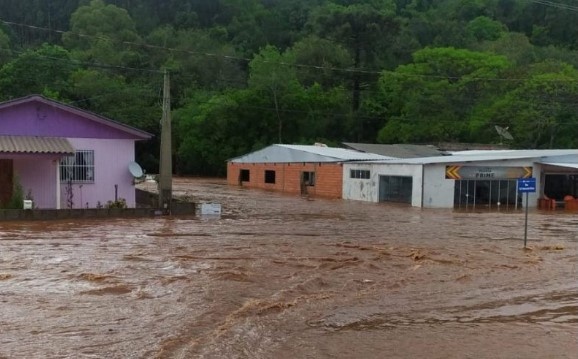 SC registra 118 mm de chuva em 6h e segue em alerta para risco de alagamentos e enxurrada