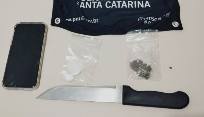 Homem é preso por dirigir perigosamente e portar drogas