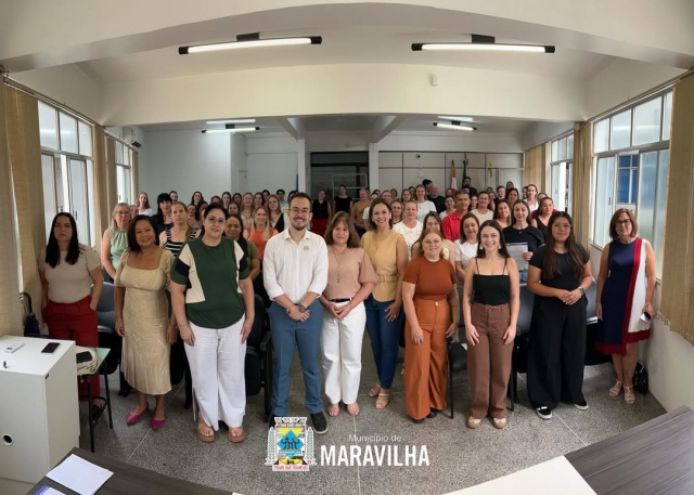 Novos servidores são empossados pelo Município