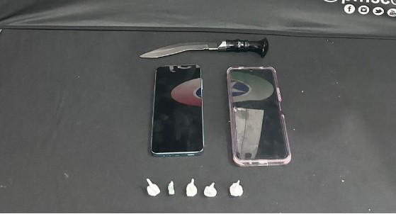 Homem é preso por tráfico de drogas durante abordagem policial na madrugada