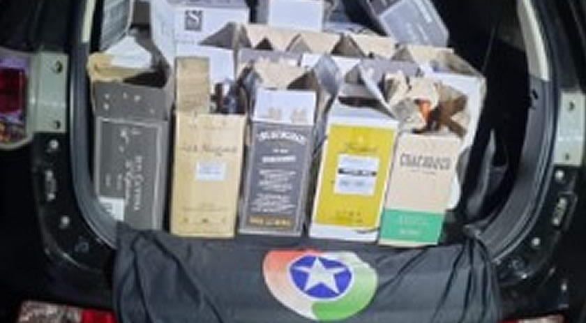 Veículos com 229 garrafas de bebidas são apreendidos por descaminho