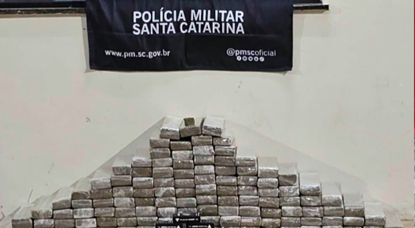 Dupla é presa com 100 quilos de maconha em carro abordado no Oeste