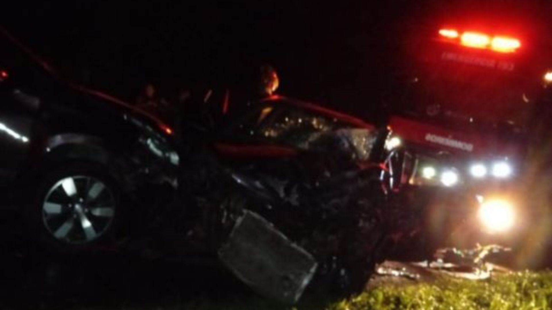 Três morrem em grave acidente envolvendo três veículos na BR-282 em SC