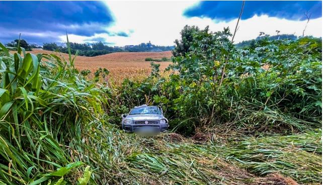 Colisão entre furgão e picape deixa condutor levemente ferido na SC-163 entre SMOeste e Descanso