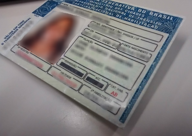 Foto da carteira de motorista poderá ter uso de itens religiosos