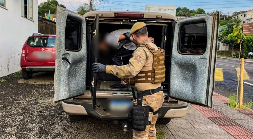 Adolescente que estava desaparecido é flagrado com veículo furtado