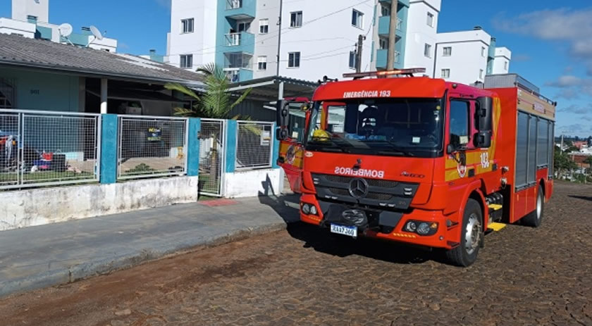 Princípio de incêndio em máquina de lavar mobiliza bombeiros