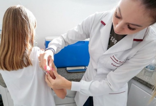 Após três semanas, vacinação contra dengue alcança menos de 20% do público-alvo em SC