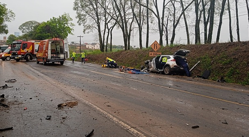 Grave acidente de trânsito envolve caminhão e carro