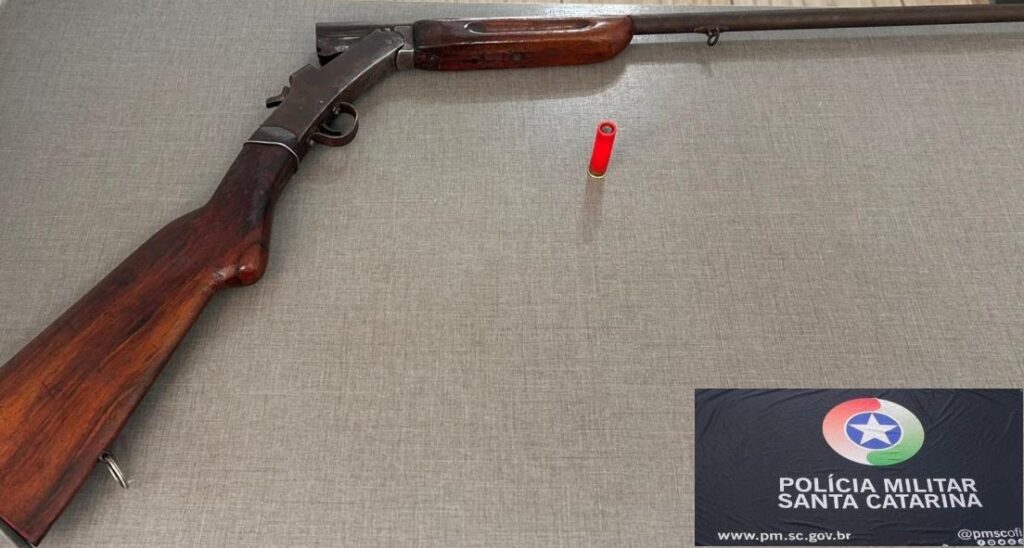 Homem é preso após ameaçar família e manter arma irregular no Oeste de SC