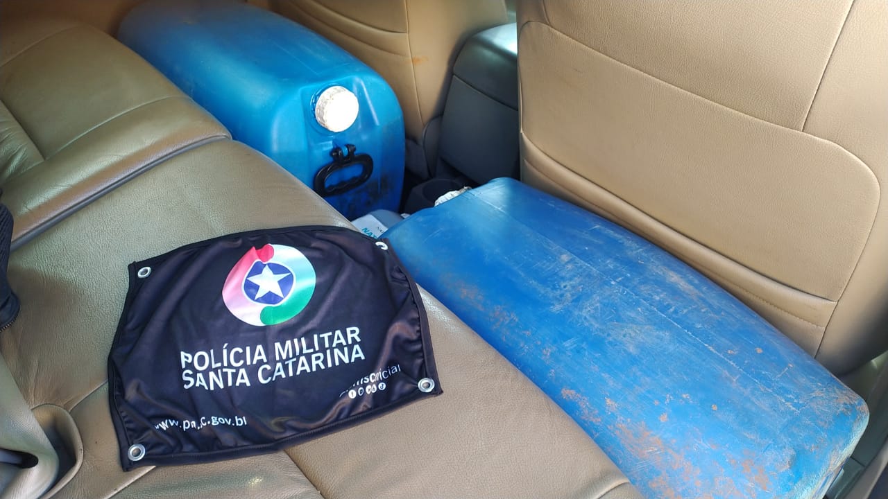 PM apreende veículo carregado de combustível sem nota