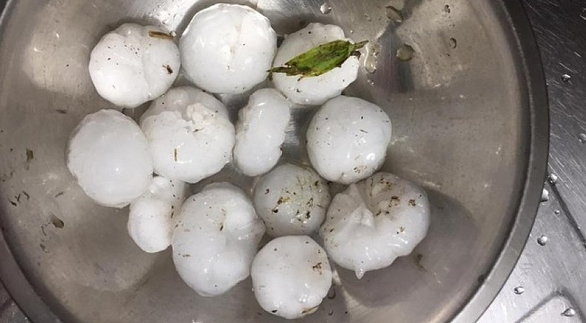 Chuva de granizo é registrada em cidades do RS