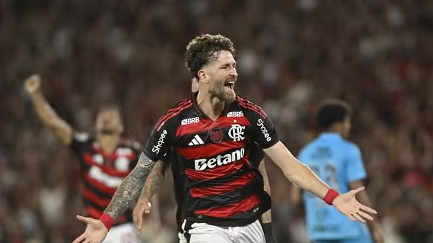 Flamengo se impõe sobre o Santos e vence no Maracanã mesmo com susto no fim
