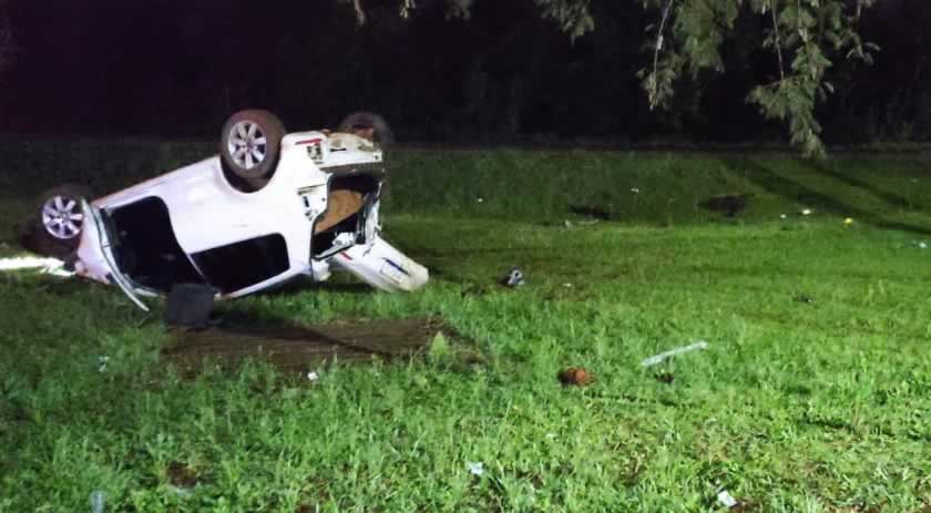 Homem fica ferido ao ser ejetado de veículo durante capotamento na BR-282