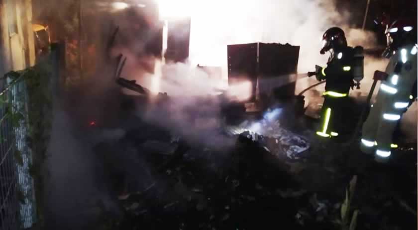 Bombeiros de SC encontram corpos de irmãos após incêndio no PR