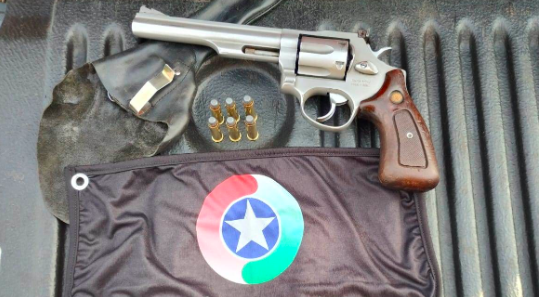 Revólver de uso restrito é flagrado na cintura de motorista abordado na SC-480