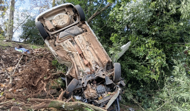 Mulher fica ferida após saída de pista na SC-305
