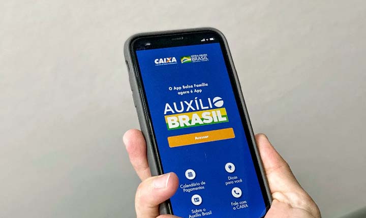 Nova presidente da Caixa anuncia suspensão de novos consignados do Auxílio Brasil