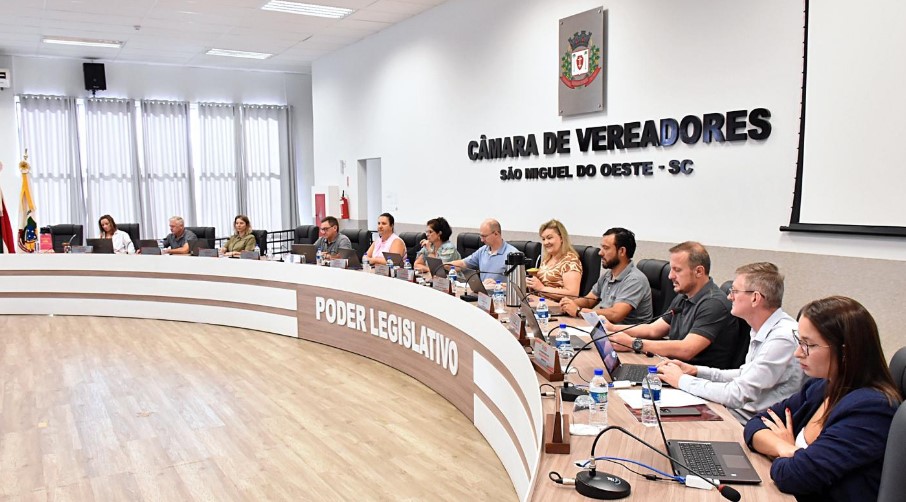 Em sessão extraordinária, vereadores aprovam reajuste anual para servidores e remanejamento de recursos