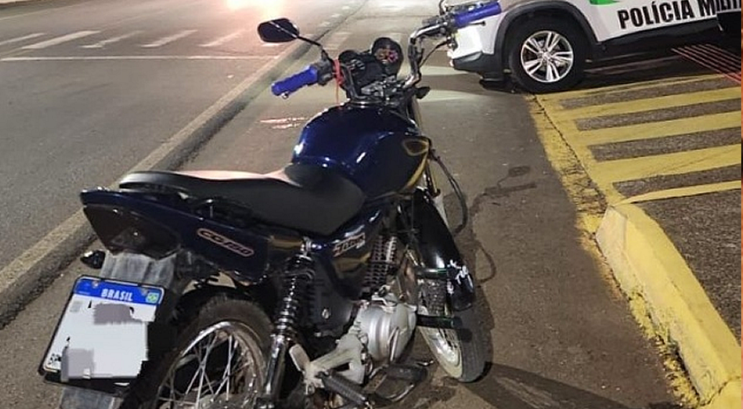 Polícia Militar recupera motocicleta furtada
