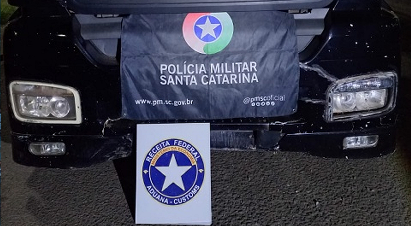 Caminhão carregado com laranjas de origem argentina é apreendido