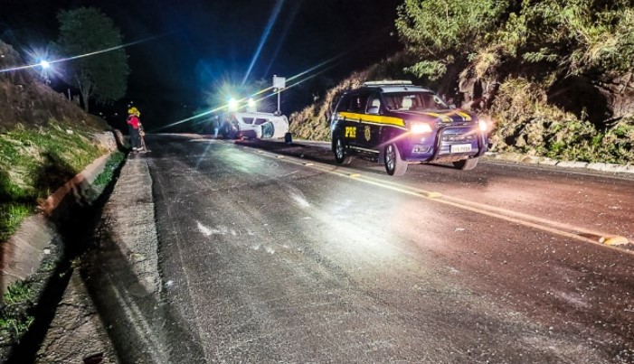 Embriagado, condutor capota veículo na BR-163