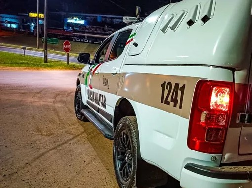 Homem é esfaqueado e morre após discussão em bar