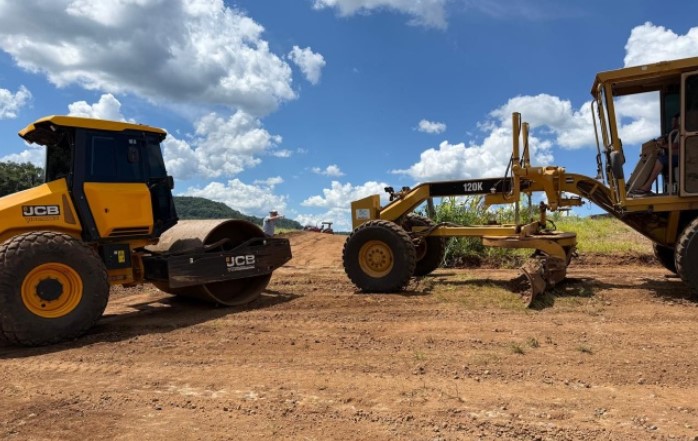 Secretarias de Obras e Agricultura realizam melhorias no interior do município