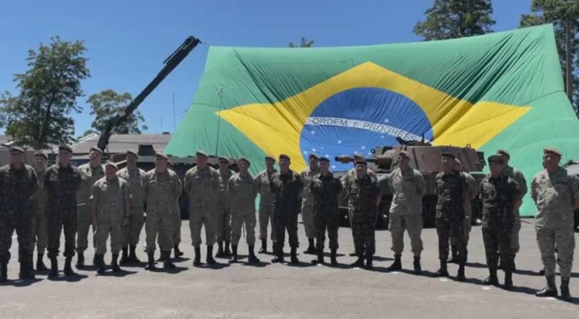 Exército Brasileiro doa 21 blindados fora de uso para Uruguai