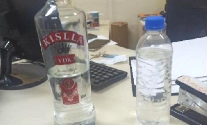 Mulher é presa por fornecer bebida alcoólica para adolescentes em escola