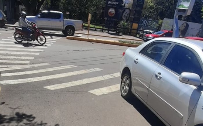 Adolescente é atropelado por carro