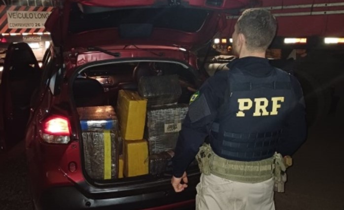 Adolescente foge da Polícia com 200kg de maconha e é apreendido