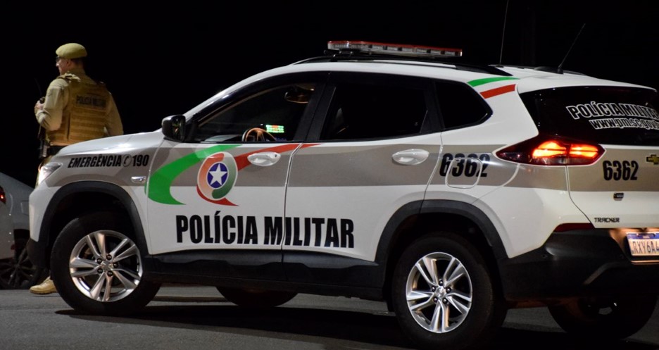 Adolescente é ferido com faca ao tentar defender familiar durante briga de casal